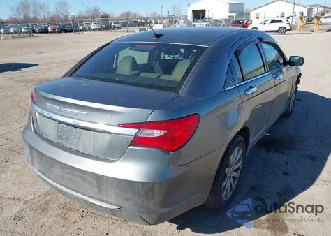2011 Chrysler 200 z USA, uszkodzony, nr VIN 163BL1FB6BN607304